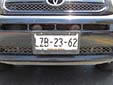 Normal plate (front, 2002 series) from the State of México<br>Delantera (partly behind the frame) = front